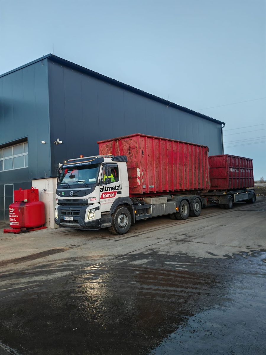 Container Service Schrottabholung Volvo LKW Altmetall Tomas